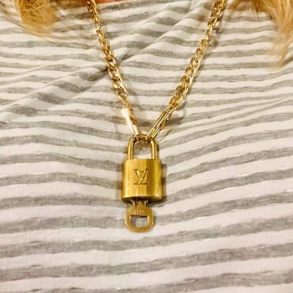 ✨🔐Louis Vuitton Brass Lock & Key on a chain. I have a few :) Classic statement - Picture 1 of 6